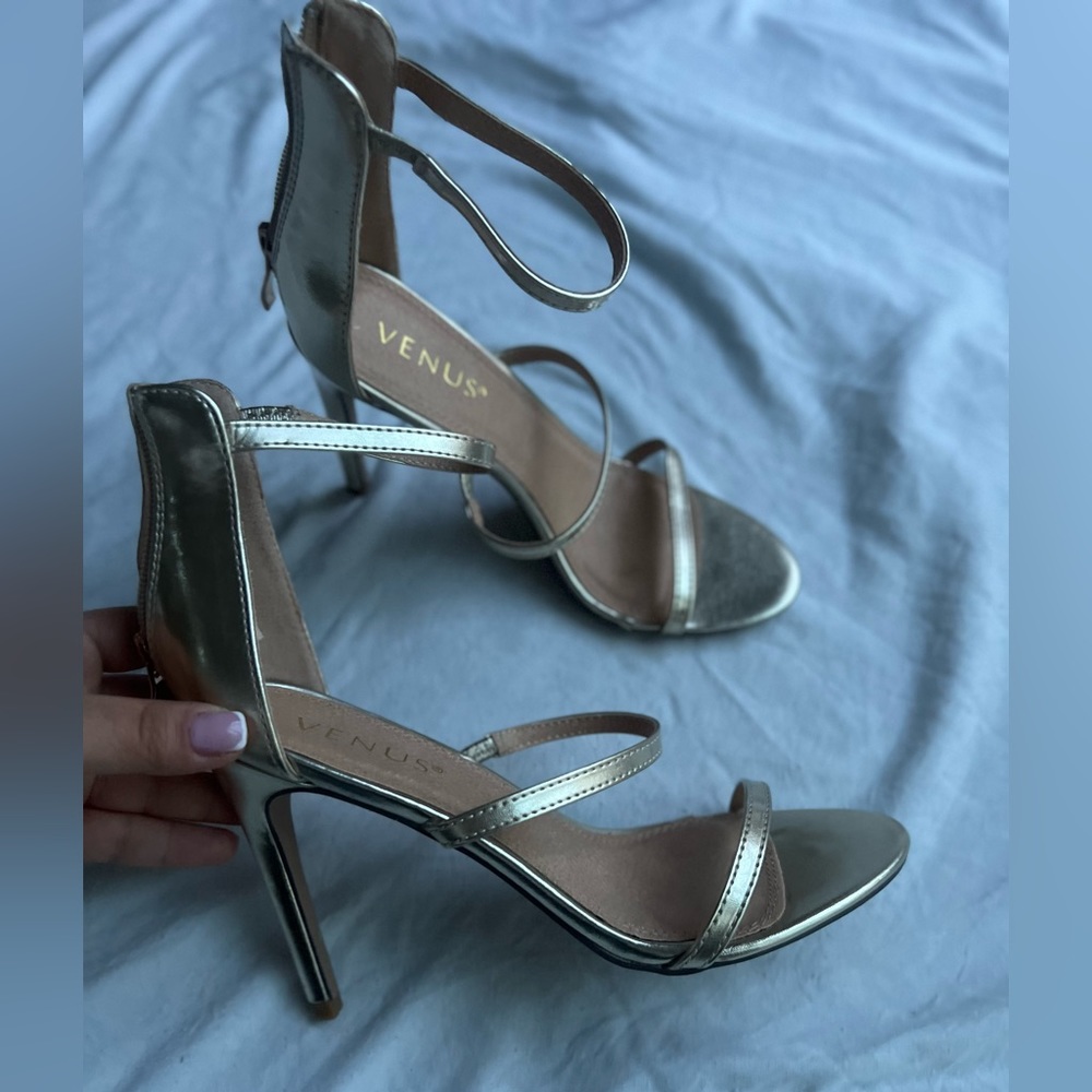 Gold Strappy Venus High Heels NWOT Size 7 metallic gold
